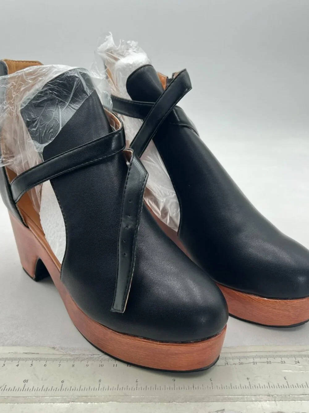 Wo Wagas Black Platform Rounded Toe Cutout Ankle Boot Strap Buckle Bootie